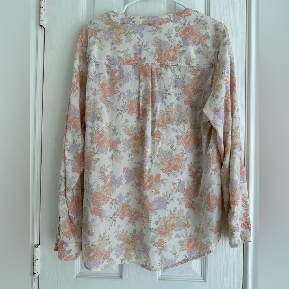 Torrid Womans Sz 1X Plus Blouse Harper Challis V Neck Roll Tab Muted Pink Floral - Picture 3 of 5